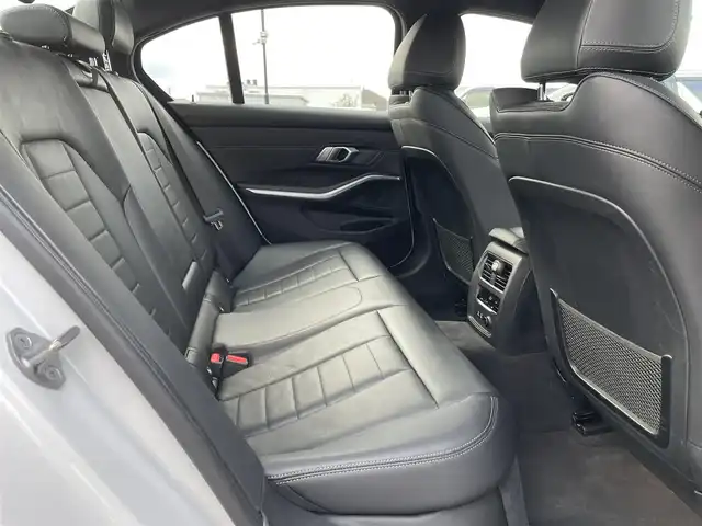 ＢＭＷ ３２０ｄ xDrive Mスポーツ 鳥取県 2019(令1)年 7.3万km アルピンホワイトⅢ ４ＷＤ・ディーゼル/Mスポーツパッケージ/純正ナビ／ＢＴ/バックカメラ　/ミラー内臓ＥＴＣ　/ドライブレコーダー/黒レザーシート　/前席パワーシート/シートヒーター/衝突軽減ブレーキ/レーダークルーズコントロール　/レーンキープアシスト　/ＬＥＤヘットライト/コーナーセンサー/ブラインドスポットモニター/電動トランク/純正１８インチアルミホイール/ワイヤレス充電/スタットレスアルミセット積み込み/（タイヤ残り溝　７－８分山）/スペアキーｘ１/保証書・取扱説明書