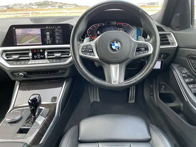 ＢＭＷ ３２０ｄ xDrive Mスポーツ 鳥取県 2019(令1)年 7.3万km アルピンホワイトⅢ ４ＷＤ・ディーゼル/Mスポーツパッケージ/純正ナビ／ＢＴ/バックカメラ　/ミラー内臓ＥＴＣ　/ドライブレコーダー/黒レザーシート　/前席パワーシート/シートヒーター/衝突軽減ブレーキ/レーダークルーズコントロール　/レーンキープアシスト　/ＬＥＤヘットライト/コーナーセンサー/ブラインドスポットモニター/電動トランク/純正１８インチアルミホイール/ワイヤレス充電/スタットレスアルミセット積み込み/（タイヤ残り溝　７－８分山）/スペアキーｘ１/保証書・取扱説明書