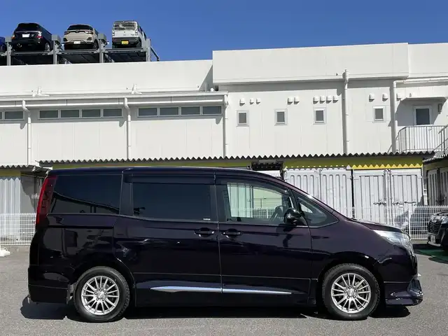 トヨタ ノア X 愛知県 2014(平26)年 12.8万km ボルドーマイカメタリック /禁煙車//MODELLISTAエアロ//純正ディーラーオプションナビ//フルセグTV/CD/DVD/BT/SD//純正フリップダウンモニター//バックカメラ//ビルトインETC//横滑り防止装置//マルチインフォメーションディスプレイ//ECO　MODEスイッチ//MTモード付AT//アイドリングストップ//プッシュスタート//オートリトラクタブルミラー//両側パワースライドドア//純正フロアマット//純正ドアバイザー//純正オートHIDヘッドライト//社外16インチアルミホイール付スタッドレスタイヤ//社外15インチアルミホイール付ノーマルタイヤ有//ステアリングスイッチ//防眩ミラー//照明付バニティミラー//ISOFIX//衝突安全ボディー//UVカットガラス//プライバシーガラス//スマートキー//スペアキー×1//保証書/取扱説明書/ナビ説明書//ディーラー記録簿(H27.28.30.R3.5)//その他記録簿(R1)