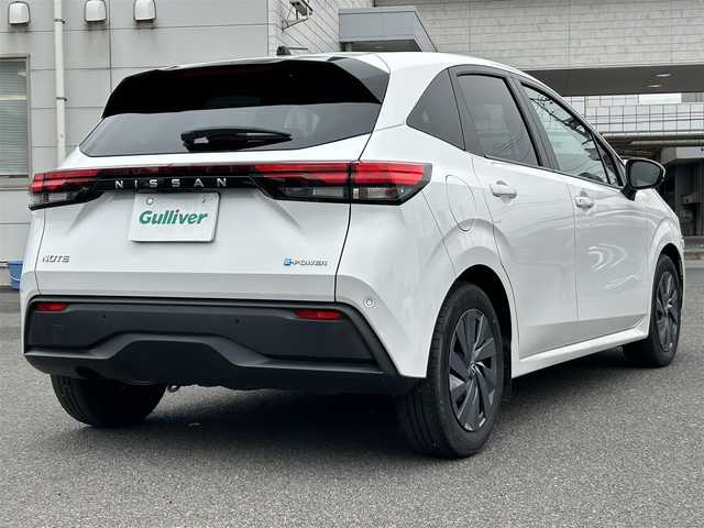 日産 ノート S 広島県 2022(令4)年 3万km ピュアホワイトパール ワンオーナ/ディスプレイオーディオ/[AM/FM/BT]/レーンキープアシスト/前後コーナーセンサー/電動パーキングブレーキ/全方位カメラ/速度標識表示/後退時車両検知警報/ふらつき警報/シャシー制御/凍結注意/デジタルインナーミラー/フォグランプ×１/LEDライト/ETC/スペアスマートキー/保証書/取扱説明書