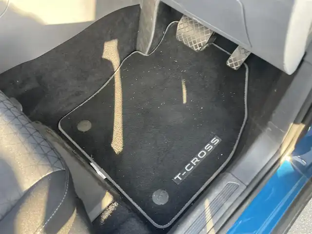 フォルクスワーゲン Ｔ－クロス TSI 1st 茨城県 2020(令2)年 3.5万km 青 スマートキー/スペアキー/プッシュスタート/純正ナビ/ビルトインETC2.0/クルーズコントロール/純正AW/ブラインドスポットモニター/前後コーナーセンサー/ドラレコ前