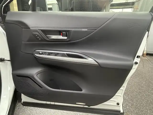 トヨタ ハリアー Z レザーパッケージ 神奈川県 2020(令2)年 6.9万km ホワイトパールクリスタルシャイン 純正メモリナビ/BT/フルセグTV/サンルーフ付/JBL付/ETC2.0/全車速追従機能付クルーズコントロール/クリアランスソナー/ブラインドスポットモニター/デジタルインナーミラー/プリクラッシュセーフティー/トラクションコントロール/バック/サイド/フロントカメラ/サイド/カーテン/ニー/Wエアバッグ/リヤクロストラフィックアラート/レーントレーシングアシスト/純正フロアマット/アルミ/レザーシート/D.N席/シートヒーター/エアシート/パワーシート/コーナー/バックセンサー/パワーバックドア/T-Connect/前後ドラレコ/MTモード付AT/革ハンドル/オールオートパワーウィンドウ/集中ドアロック/オートマチックハイビーム/オートライト/ABS/スマートキー/スペアキー/取説/保証書