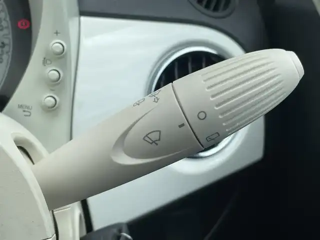 フィアット ５００ 1．2 ポップ 石川県 2018(平30)年 5.6万km 白 純正ディスプレイオーディオ/ＡｐｐｌｅＣａｒＰｌａｙ/Ｂｌｕｅｔｏｏｔｈ/ＡＵＸ/ＵＳＢ/アイドリングストップ/ＥＴＣ/アンチスリップレギュレーション/ステアリングリモコン/シティーモードスイッチ