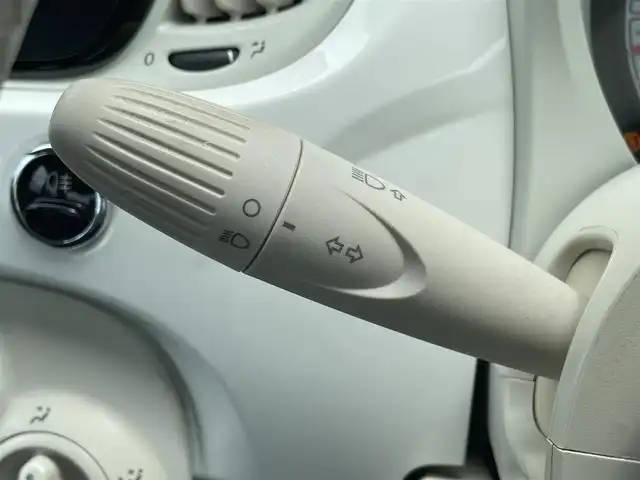 フィアット ５００ 1．2 ポップ 石川県 2018(平30)年 5.6万km 白 純正ディスプレイオーディオ/ＡｐｐｌｅＣａｒＰｌａｙ/Ｂｌｕｅｔｏｏｔｈ/ＡＵＸ/ＵＳＢ/アイドリングストップ/ＥＴＣ/アンチスリップレギュレーション/ステアリングリモコン/シティーモードスイッチ