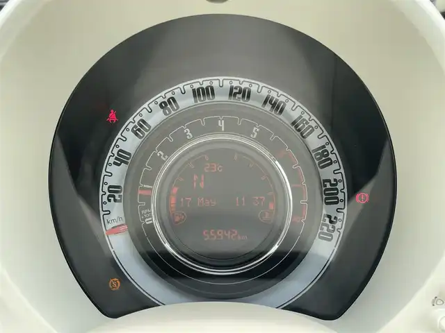 フィアット ５００ 1．2 ポップ 石川県 2018(平30)年 5.6万km 白 純正ディスプレイオーディオ/ＡｐｐｌｅＣａｒＰｌａｙ/Ｂｌｕｅｔｏｏｔｈ/ＡＵＸ/ＵＳＢ/アイドリングストップ/ＥＴＣ/アンチスリップレギュレーション/ステアリングリモコン/シティーモードスイッチ