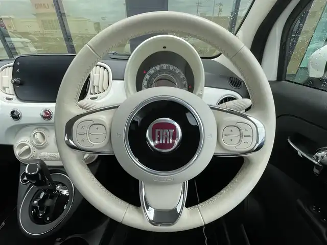 フィアット ５００ 1．2 ポップ 石川県 2018(平30)年 5.6万km 白 純正ディスプレイオーディオ/ＡｐｐｌｅＣａｒＰｌａｙ/Ｂｌｕｅｔｏｏｔｈ/ＡＵＸ/ＵＳＢ/アイドリングストップ/ＥＴＣ/アンチスリップレギュレーション/ステアリングリモコン/シティーモードスイッチ