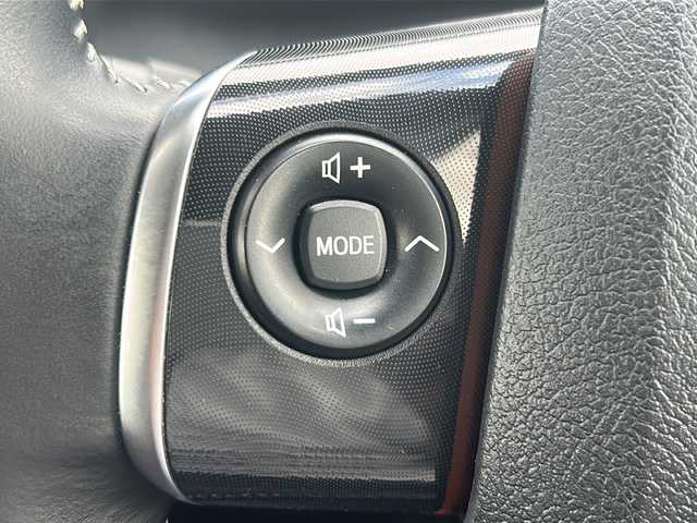 トヨタ シエンタ G クエロ 沖縄県 2021(令3)年 1.6万km ホワイトパールクリスタルシャイン 純正ナビ・TV・Bluetooth・CD・DVD/全方位カメラ/両側パワースライドドア/ETC/衝突軽減システム/オートライト/ドライブレコーダー/コーナーセンサー/LEDヘッドライト/スマートキー/ステアリングスイッチ/革巻きステアリング/アイドリングストップ