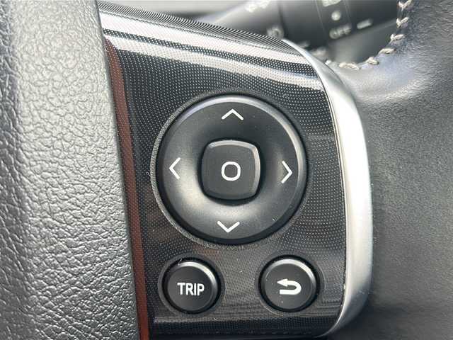 トヨタ シエンタ G クエロ 沖縄県 2021(令3)年 1.6万km ホワイトパールクリスタルシャイン 純正ナビ・TV・Bluetooth・CD・DVD/全方位カメラ/両側パワースライドドア/ETC/衝突軽減システム/オートライト/ドライブレコーダー/コーナーセンサー/LEDヘッドライト/スマートキー/ステアリングスイッチ/革巻きステアリング/アイドリングストップ