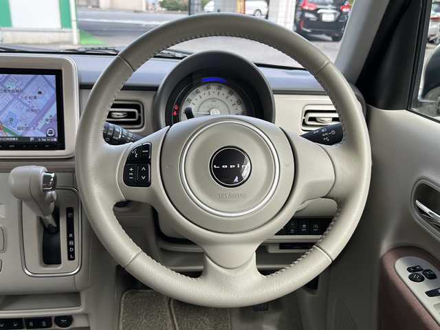 スズキ ラパン X 埼玉県 2022(令4)年 0.9万km フォーンベージュM 走行距離8394km/ワンオーナー/純正8インチナビ(CN-RZ876)/AM/FM/BT/CD/DVD/フルセグTV/アランドビューモニター/シートヒーター（D+N席）/前後ドライブレコーダー/ビルトインETC/ステアリングリモコン/純正14インチアルミホイール/スズキセーフティーアシスト/レーンキープアシスト/衝突被害軽減システム/バックセンサー/横滑り防止装置/アイドリングストップ/先行車発進お知らせ機能/標識認識機能/オートライト/LEDヘッドライト/プッシュスタート/スマートキー×2/電動格納ミラー/純正フロアマット/純正ドアバイザー/保証書/取扱説明書/ナビ取扱説明書