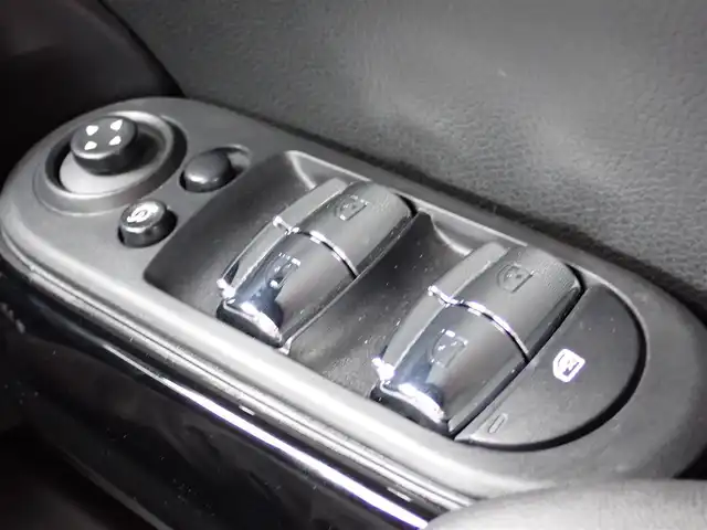 ＭＩＮＩ ミニ クーパー S 千葉県 2016(平28)年 1.8万km グレー パイオニア地デジTVチューナー（GEX-909DTV)/・リモコン/取扱説明書付き/アルパインマルチビューカメラ（フロント/リア）/純正ナビゲーション/純正オーディオ/・FM/AMラジオ/・Bluetooth接続/黒革シート/純正後期テールレンズ/スマートキー2個/ドアバイザー/フロアマット/取扱い説明書