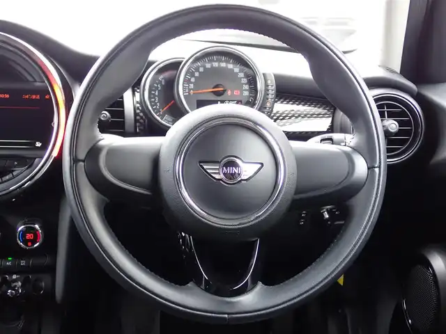ＭＩＮＩ ミニ クーパー S 千葉県 2016(平28)年 1.8万km グレー パイオニア地デジTVチューナー（GEX-909DTV)/・リモコン/取扱説明書付き/アルパインマルチビューカメラ（フロント/リア）/純正ナビゲーション/純正オーディオ/・FM/AMラジオ/・Bluetooth接続/黒革シート/純正後期テールレンズ/スマートキー2個/ドアバイザー/フロアマット/取扱い説明書