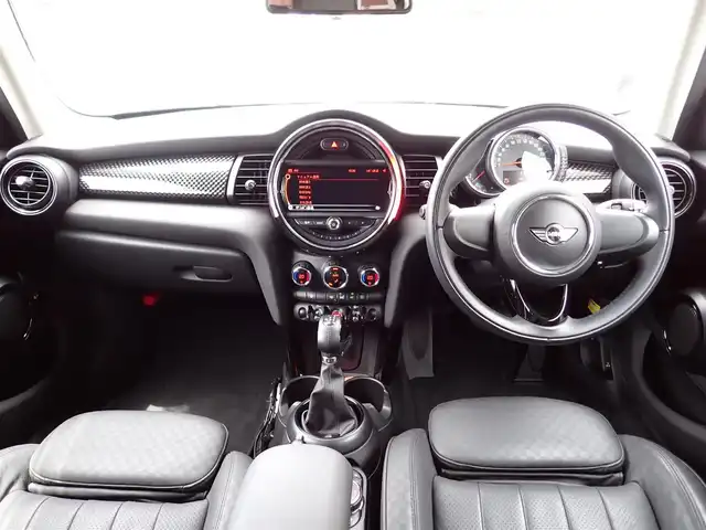 ＭＩＮＩ ミニ クーパー S 千葉県 2016(平28)年 1.8万km グレー パイオニア地デジTVチューナー（GEX-909DTV)/・リモコン/取扱説明書付き/アルパインマルチビューカメラ（フロント/リア）/純正ナビゲーション/純正オーディオ/・FM/AMラジオ/・Bluetooth接続/黒革シート/純正後期テールレンズ/スマートキー2個/ドアバイザー/フロアマット/取扱い説明書