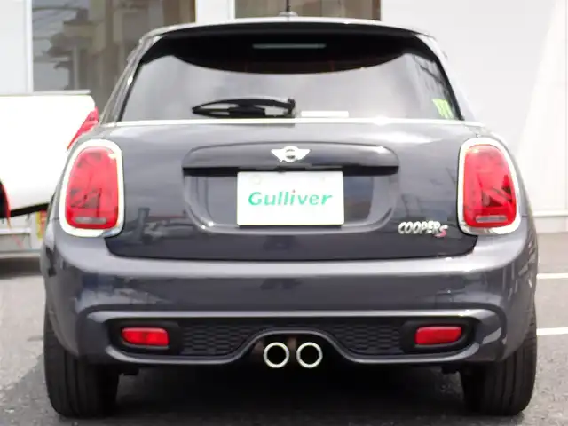ＭＩＮＩ ミニ クーパー S 千葉県 2016(平28)年 1.8万km グレー パイオニア地デジTVチューナー（GEX-909DTV)/・リモコン/取扱説明書付き/アルパインマルチビューカメラ（フロント/リア）/純正ナビゲーション/純正オーディオ/・FM/AMラジオ/・Bluetooth接続/黒革シート/純正後期テールレンズ/スマートキー2個/ドアバイザー/フロアマット/取扱い説明書