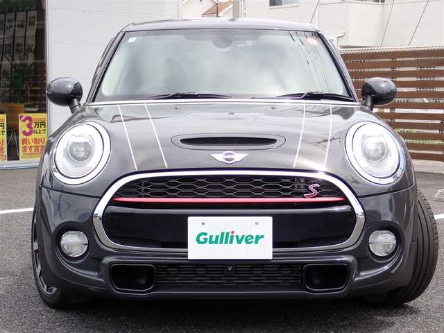 ＭＩＮＩ ミニ クーパー S 千葉県 2016(平28)年 1.8万km グレー パイオニア地デジTVチューナー（GEX-909DTV)/・リモコン/取扱説明書付き/アルパインマルチビューカメラ（フロント/リア）/純正ナビゲーション/純正オーディオ/・FM/AMラジオ/・Bluetooth接続/黒革シート/純正後期テールレンズ/スマートキー2個/ドアバイザー/フロアマット/取扱い説明書
