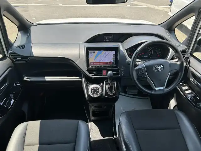 トヨタ ノア Si ダブルバイビーⅡ 和歌山県 2020(令2)年 4.3万km ホワイトパールクリスタルシャイン 社外ナビ/フルセグTV/バックカメラ/（BT/CD/DVD)/プリクラッシュセーフティー/クルーズコントロール/クリアランスソナー/レーンディパーチャーアラート/両側パワースライドドア/ビルトインETC/前後ドライブレコーダー/アイドリングストップ/シートバックテーブル/リアサンシェード/LEDヘッドライト/フォグランプ/オートライト/オートマチックハイビーム