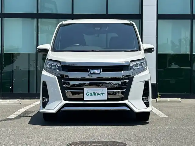 トヨタ ノア Si ダブルバイビーⅡ 和歌山県 2020(令2)年 4.3万km ホワイトパールクリスタルシャイン 社外ナビ/フルセグTV/バックカメラ/（BT/CD/DVD)/プリクラッシュセーフティー/クルーズコントロール/クリアランスソナー/レーンディパーチャーアラート/両側パワースライドドア/ビルトインETC/前後ドライブレコーダー/アイドリングストップ/シートバックテーブル/リアサンシェード/LEDヘッドライト/フォグランプ/オートライト/オートマチックハイビーム