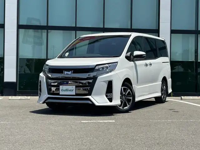 トヨタ ノア Si ダブルバイビーⅡ 和歌山県 2020(令2)年 4.3万km ホワイトパールクリスタルシャイン 社外ナビ/フルセグTV/バックカメラ/（BT/CD/DVD)/プリクラッシュセーフティー/クルーズコントロール/クリアランスソナー/レーンディパーチャーアラート/両側パワースライドドア/ビルトインETC/前後ドライブレコーダー/アイドリングストップ/シートバックテーブル/リアサンシェード/LEDヘッドライト/フォグランプ/オートライト/オートマチックハイビーム