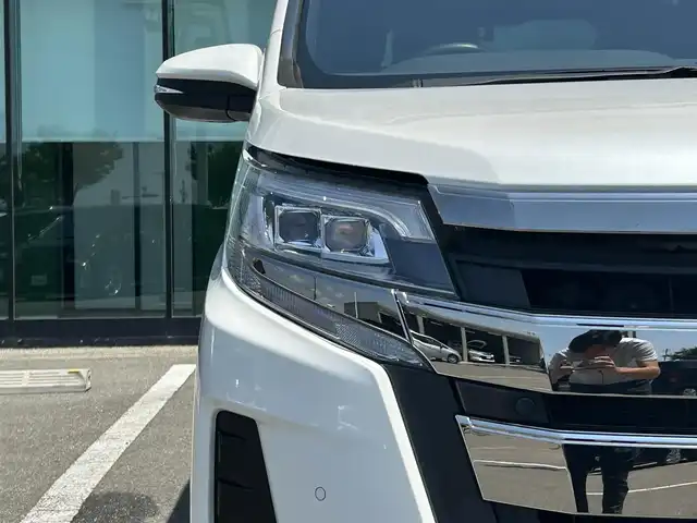 トヨタ ノア Si ダブルバイビーⅡ 和歌山県 2020(令2)年 4.3万km ホワイトパールクリスタルシャイン 社外ナビ/フルセグTV/バックカメラ/（BT/CD/DVD)/プリクラッシュセーフティー/クルーズコントロール/クリアランスソナー/レーンディパーチャーアラート/両側パワースライドドア/ビルトインETC/前後ドライブレコーダー/アイドリングストップ/シートバックテーブル/リアサンシェード/LEDヘッドライト/フォグランプ/オートライト/オートマチックハイビーム