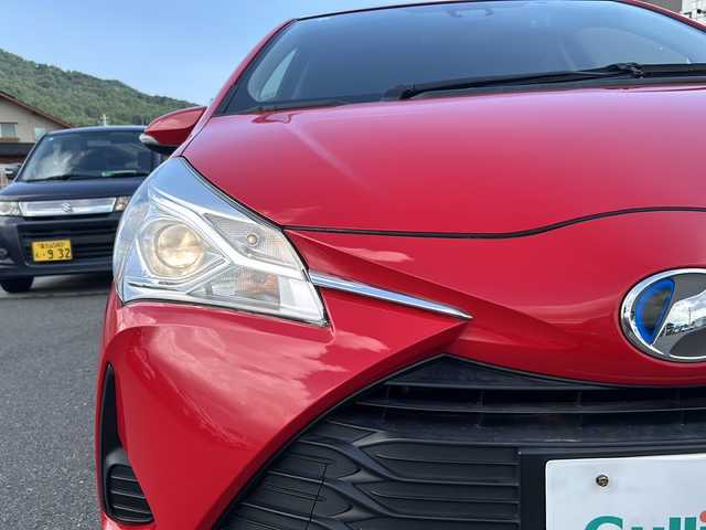トヨタ ヴィッツ ハイブリッド F 山梨県 2017(平29)年 4.6万km スーパーレッドⅤ 純正ナビ/TV/BT/CD/バックカメラ/オートマチックハイビーム/衝突軽減システム/レーンキープアシスト/ETC/スマートキー/スペアキー1本/純正フロアマット/アイドリングストップ/オートマチックハイビーム/プッシュスタート/パワステ/パワーウインドウ/オートエアコン/横滑り防止装置