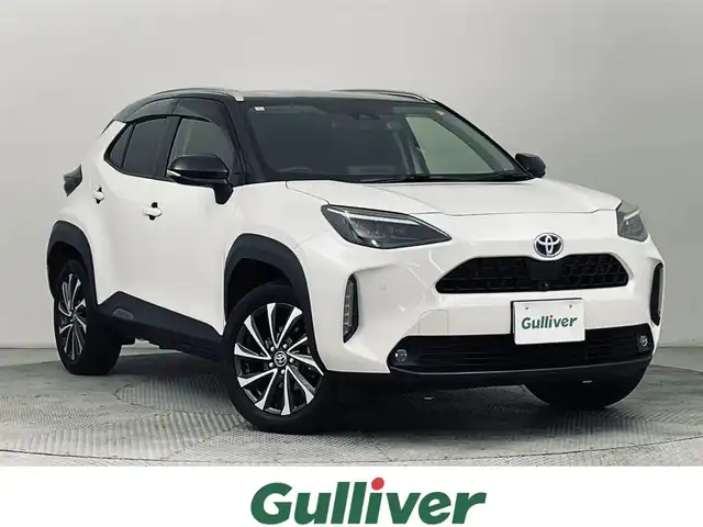 トヨタ ヤリスクロス ハイブリッド Z 道央・札幌 2021(令3)年 6.7万km ブラックマイカ/ホワイトパールクリスタルシャイン 2トーン ・4WD/・寒冷地仕様/・純正ナビゲーション/　Bt/USB/Miracast/フルセグ/・全方位カメラ/・ビルトインETC/・レーダークルーズコントロール/・LTA/・PCS/・BSM/・RCTA/・PKSB/・RSA/・カラーHUD/・LEDヘッドライト/・オートライト/・横滑り防止装置/・パーキングサポートブレーキ/・ヒルディセントコントロール/・ハーフレザーシート/・シートヒーター（D/N）/・パワーシート（D）/・ステアリングヒーター/・オートブレーキホールド/・パワーバックドア/・スマートキー/・プッシュスタート/・純正17インチAW/・社外前後ドラレコ（TZ-D205W）/・黒レザー調シートカバー/・保証書、取説（有）/・スペアキーｘ１