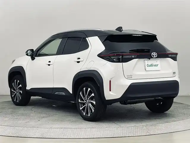 トヨタ ヤリスクロス ハイブリッド Z 道央・札幌 2021(令3)年 6.7万km ブラックマイカ/ホワイトパールクリスタルシャイン 2トーン ・4WD/・寒冷地仕様/・純正ナビゲーション/　Bt/USB/Miracast/フルセグ/・全方位カメラ/・ビルトインETC/・レーダークルーズコントロール/・LTA/・PCS/・BSM/・RCTA/・PKSB/・RSA/・カラーHUD/・LEDヘッドライト/・オートライト/・横滑り防止装置/・パーキングサポートブレーキ/・ヒルディセントコントロール/・ハーフレザーシート/・シートヒーター（D/N）/・パワーシート（D）/・ステアリングヒーター/・オートブレーキホールド/・パワーバックドア/・スマートキー/・プッシュスタート/・純正17インチAW/・社外前後ドラレコ（TZ-D205W）/・黒レザー調シートカバー/・保証書、取説（有）/・スペアキーｘ１