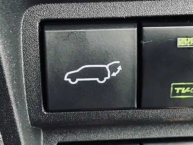 トヨタ ヤリスクロス ハイブリッド Z 道央・札幌 2021(令3)年 6.7万km ブラックマイカ/ホワイトパールクリスタルシャイン 2トーン ・4WD/・寒冷地仕様/・純正ナビゲーション/　Bt/USB/Miracast/フルセグ/・全方位カメラ/・ビルトインETC/・レーダークルーズコントロール/・LTA/・PCS/・BSM/・RCTA/・PKSB/・RSA/・カラーHUD/・LEDヘッドライト/・オートライト/・横滑り防止装置/・パーキングサポートブレーキ/・ヒルディセントコントロール/・ハーフレザーシート/・シートヒーター（D/N）/・パワーシート（D）/・ステアリングヒーター/・オートブレーキホールド/・パワーバックドア/・スマートキー/・プッシュスタート/・純正17インチAW/・社外前後ドラレコ（TZ-D205W）/・黒レザー調シートカバー/・保証書、取説（有）/・スペアキーｘ１
