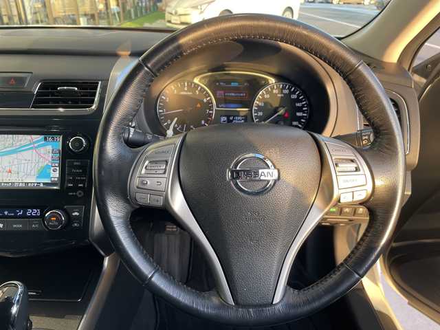 日産 ティアナ XV 愛知県 2015(平27)年 12.2万km ブリリアントホワイトパール 純正ナビ/全方位カメラ/クルーズコントロール/シートヒーター/エアシート/フルセグ/CD DVD/Bluetooth/パワーシート/コーナーセンサー/純正アルミホイール/LEDヘッドライト/ステアリングスイッチ/スマートキー/プッシュスタート