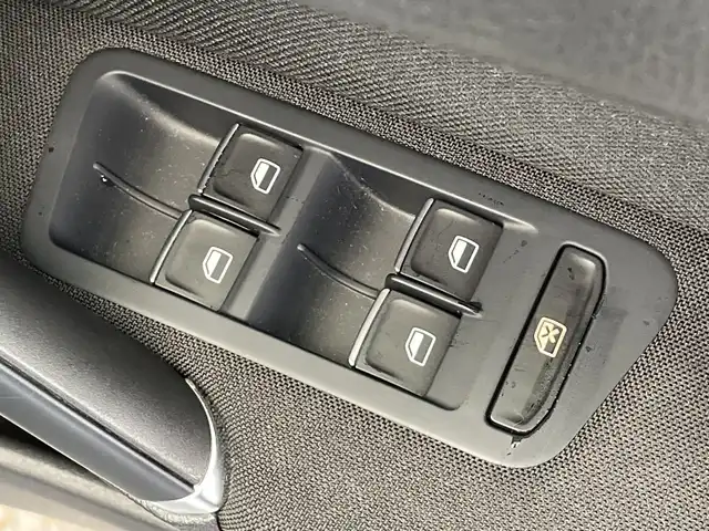 フォルクスワーゲン ゴルフ ＧＴＩ 栃木県 2014(平26)年 7.2万km グレー 純正ナビ/(CD/DVD/フルセグTV/Bluetooth/SD/AUX/USB)/衝突軽減ブレーキ/前後コーナーセンサー/ビルトインETC/禁煙車/オートライト/HIDヘッドライト/パドルシフト/スマートキー/プッシュスタート/アイドリングストップ/ステアリングスイッチ/革巻きステアリング/ウィンカーミラー/電動格納ミラー/純正18インチアルミホイール/純正フロアマット