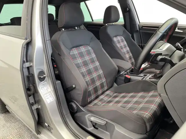 フォルクスワーゲン ゴルフ ＧＴＩ 栃木県 2014(平26)年 7.2万km グレー 純正ナビ/(CD/DVD/フルセグTV/Bluetooth/SD/AUX/USB)/衝突軽減ブレーキ/前後コーナーセンサー/ビルトインETC/禁煙車/オートライト/HIDヘッドライト/パドルシフト/スマートキー/プッシュスタート/アイドリングストップ/ステアリングスイッチ/革巻きステアリング/ウィンカーミラー/電動格納ミラー/純正18インチアルミホイール/純正フロアマット