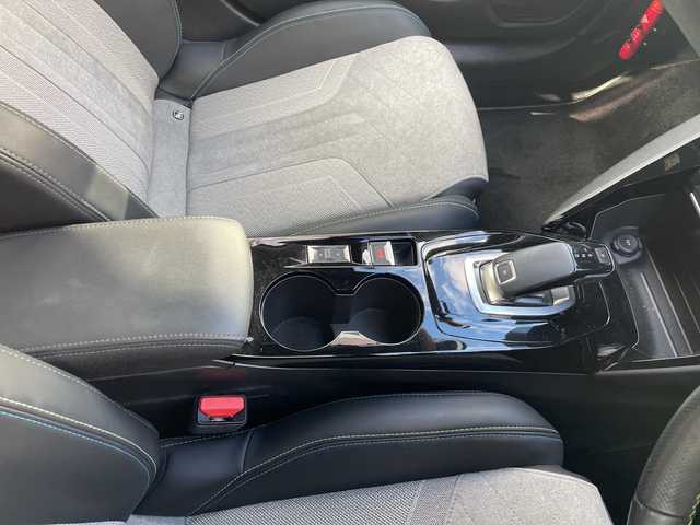 プジョー プジョー ２０８ GT 福岡県 2021(令3)年 4.7万km 赤 ディスプレイオーディオ/Bluetooth/MirrorLink/AndroidAuto/AppleCarplay/AM/FM/USB/iPod/ドライブモード/ハンズフリー/シートヒーター（D/N)/電動格納ミラー/プッシュスタート/レーンキープアシスト/オートライト/パドルシフト/ETC/ドライブレコーダー/パーキングセンサー/アイドリングストップ/インテリジェントハイビーム