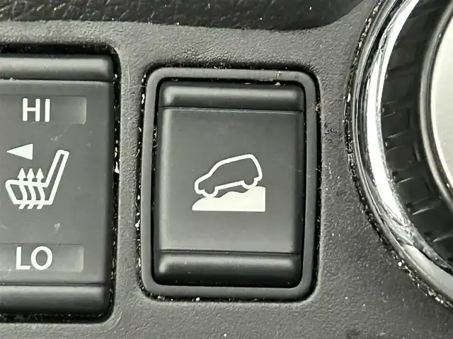 日産 エクストレイル 20Xtt エマージェンシーブレーキ 道央・札幌 2017(平29)年 5.9万km ダイヤモンドブラック ・４WD/・エマージェンシーブレーキ/・レーンキープアシスト/・ブラインドスポットモニター/・コーナーセンサー/・クルーズコントロール/・メーカーナビ/・フルセグ/BT/CD/DVD/・アラウンドビューモニター/・パワーバックドア/・ビルトインETC/・アイドリングストップ/・シートヒーター/・ステアリングスイッチ/・プッシュスタート/・スマートキー/・横滑り防止装置/・LEDヘッドライト/・電格ミラー