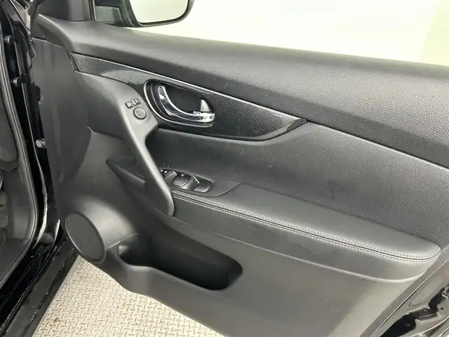 日産 エクストレイル 20Xtt エマージェンシーブレーキ 道央・札幌 2017(平29)年 5.9万km ダイヤモンドブラック ・４WD/・エマージェンシーブレーキ/・レーンキープアシスト/・ブラインドスポットモニター/・コーナーセンサー/・クルーズコントロール/・メーカーナビ/・フルセグ/BT/CD/DVD/・アラウンドビューモニター/・パワーバックドア/・ビルトインETC/・アイドリングストップ/・シートヒーター/・ステアリングスイッチ/・プッシュスタート/・スマートキー/・横滑り防止装置/・LEDヘッドライト/・電格ミラー