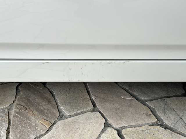 トヨタ プリウス S　LEDエディション 静岡県 2011(平23)年 13.2万km ホワイトパールクリスタルシャイン 純正HDDナビ/・CD/・DVD/・ワンセグＴＶ/・Bluetooth/・AUX/・AM/・FM/主要装備/・バックカメラ/・レーダー探知機/・ETC/・ドラレコ前後/・ステリモ/・スマートキー/・プッシュスタート/・LEDヘッドライト/・オートライト/・純正フロアマット/・カーテンエアバック/・オートエアコン