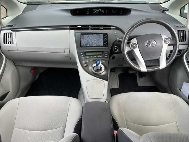 トヨタ プリウス S　LEDエディション 静岡県 2011(平23)年 13.2万km ホワイトパールクリスタルシャイン 純正HDDナビ/・CD/・DVD/・ワンセグＴＶ/・Bluetooth/・AUX/・AM/・FM/主要装備/・バックカメラ/・レーダー探知機/・ETC/・ドラレコ前後/・ステリモ/・スマートキー/・プッシュスタート/・LEDヘッドライト/・オートライト/・純正フロアマット/・カーテンエアバック/・オートエアコン