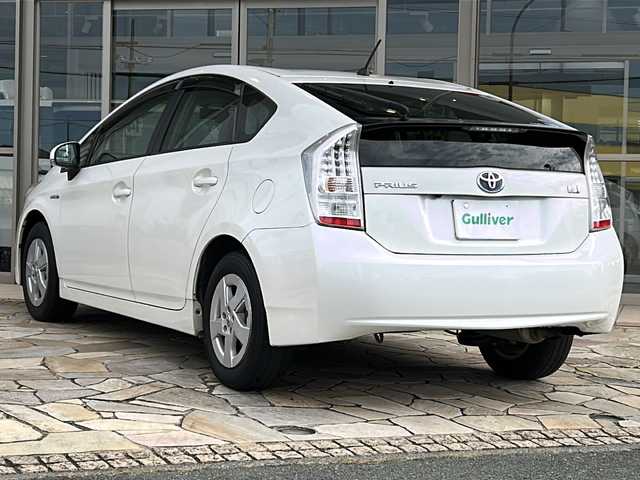 トヨタ プリウス S　LEDエディション 静岡県 2011(平23)年 13.2万km ホワイトパールクリスタルシャイン 純正HDDナビ/・CD/・DVD/・ワンセグＴＶ/・Bluetooth/・AUX/・AM/・FM/主要装備/・バックカメラ/・レーダー探知機/・ETC/・ドラレコ前後/・ステリモ/・スマートキー/・プッシュスタート/・LEDヘッドライト/・オートライト/・純正フロアマット/・カーテンエアバック/・オートエアコン