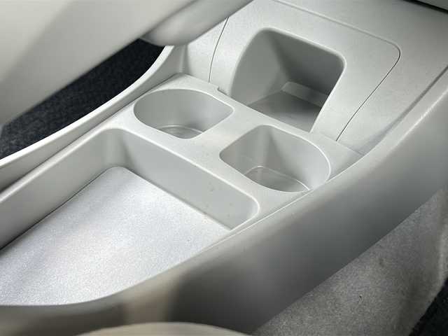 トヨタ プリウス S　LEDエディション 静岡県 2011(平23)年 13.2万km ホワイトパールクリスタルシャイン 純正HDDナビ/・CD/・DVD/・ワンセグＴＶ/・Bluetooth/・AUX/・AM/・FM/主要装備/・バックカメラ/・レーダー探知機/・ETC/・ドラレコ前後/・ステリモ/・スマートキー/・プッシュスタート/・LEDヘッドライト/・オートライト/・純正フロアマット/・カーテンエアバック/・オートエアコン