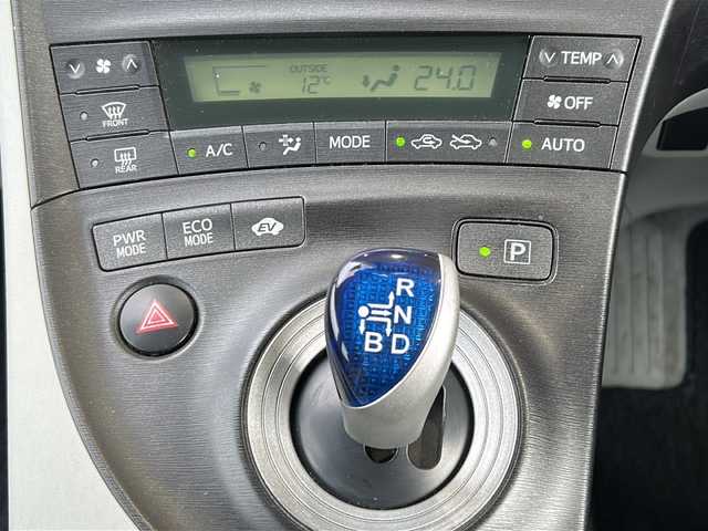 トヨタ プリウス S　LEDエディション 静岡県 2011(平23)年 13.2万km ホワイトパールクリスタルシャイン 純正HDDナビ/・CD/・DVD/・ワンセグＴＶ/・Bluetooth/・AUX/・AM/・FM/主要装備/・バックカメラ/・レーダー探知機/・ETC/・ドラレコ前後/・ステリモ/・スマートキー/・プッシュスタート/・LEDヘッドライト/・オートライト/・純正フロアマット/・カーテンエアバック/・オートエアコン