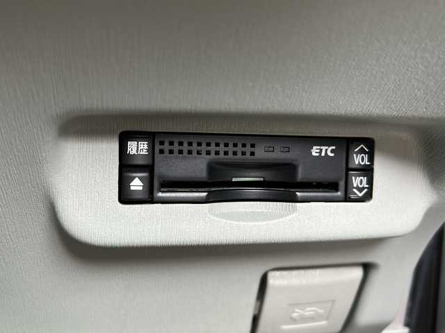 トヨタ プリウス S　LEDエディション 静岡県 2011(平23)年 13.2万km ホワイトパールクリスタルシャイン 純正HDDナビ/・CD/・DVD/・ワンセグＴＶ/・Bluetooth/・AUX/・AM/・FM/主要装備/・バックカメラ/・レーダー探知機/・ETC/・ドラレコ前後/・ステリモ/・スマートキー/・プッシュスタート/・LEDヘッドライト/・オートライト/・純正フロアマット/・カーテンエアバック/・オートエアコン