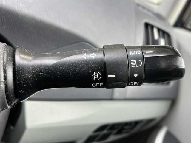 トヨタ プリウス S　LEDエディション 静岡県 2011(平23)年 13.2万km ホワイトパールクリスタルシャイン 純正HDDナビ/・CD/・DVD/・ワンセグＴＶ/・Bluetooth/・AUX/・AM/・FM/主要装備/・バックカメラ/・レーダー探知機/・ETC/・ドラレコ前後/・ステリモ/・スマートキー/・プッシュスタート/・LEDヘッドライト/・オートライト/・純正フロアマット/・カーテンエアバック/・オートエアコン