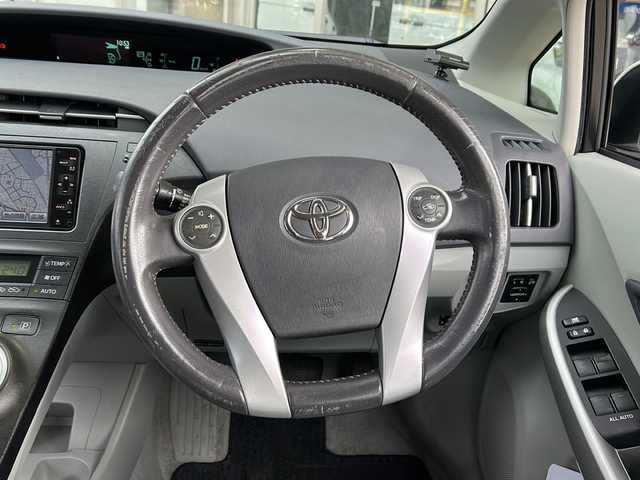 トヨタ プリウス S　LEDエディション 静岡県 2011(平23)年 13.2万km ホワイトパールクリスタルシャイン 純正HDDナビ/・CD/・DVD/・ワンセグＴＶ/・Bluetooth/・AUX/・AM/・FM/主要装備/・バックカメラ/・レーダー探知機/・ETC/・ドラレコ前後/・ステリモ/・スマートキー/・プッシュスタート/・LEDヘッドライト/・オートライト/・純正フロアマット/・カーテンエアバック/・オートエアコン