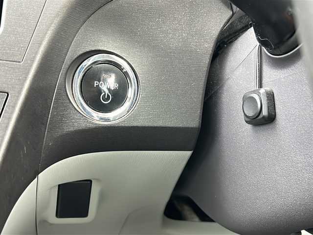 トヨタ プリウス S　LEDエディション 静岡県 2011(平23)年 13.2万km ホワイトパールクリスタルシャイン 純正HDDナビ/・CD/・DVD/・ワンセグＴＶ/・Bluetooth/・AUX/・AM/・FM/主要装備/・バックカメラ/・レーダー探知機/・ETC/・ドラレコ前後/・ステリモ/・スマートキー/・プッシュスタート/・LEDヘッドライト/・オートライト/・純正フロアマット/・カーテンエアバック/・オートエアコン