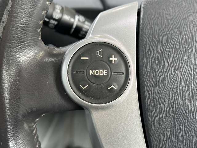 トヨタ プリウス S　LEDエディション 静岡県 2011(平23)年 13.2万km ホワイトパールクリスタルシャイン 純正HDDナビ/・CD/・DVD/・ワンセグＴＶ/・Bluetooth/・AUX/・AM/・FM/主要装備/・バックカメラ/・レーダー探知機/・ETC/・ドラレコ前後/・ステリモ/・スマートキー/・プッシュスタート/・LEDヘッドライト/・オートライト/・純正フロアマット/・カーテンエアバック/・オートエアコン