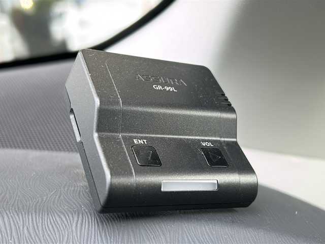 トヨタ プリウス S　LEDエディション 静岡県 2011(平23)年 13.2万km ホワイトパールクリスタルシャイン 純正HDDナビ/・CD/・DVD/・ワンセグＴＶ/・Bluetooth/・AUX/・AM/・FM/主要装備/・バックカメラ/・レーダー探知機/・ETC/・ドラレコ前後/・ステリモ/・スマートキー/・プッシュスタート/・LEDヘッドライト/・オートライト/・純正フロアマット/・カーテンエアバック/・オートエアコン