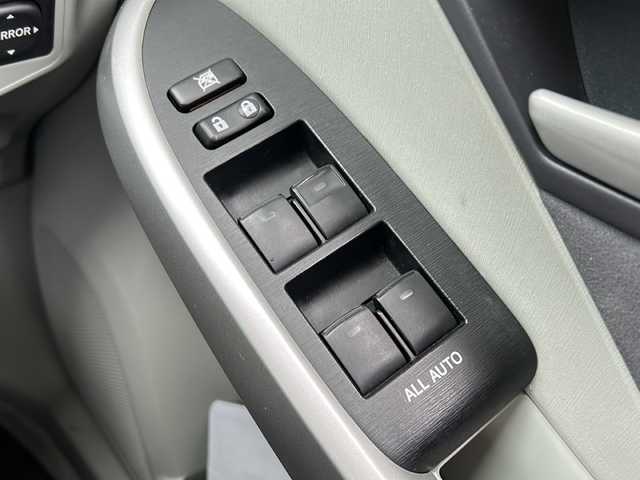 トヨタ プリウス S　LEDエディション 静岡県 2011(平23)年 13.2万km ホワイトパールクリスタルシャイン 純正HDDナビ/・CD/・DVD/・ワンセグＴＶ/・Bluetooth/・AUX/・AM/・FM/主要装備/・バックカメラ/・レーダー探知機/・ETC/・ドラレコ前後/・ステリモ/・スマートキー/・プッシュスタート/・LEDヘッドライト/・オートライト/・純正フロアマット/・カーテンエアバック/・オートエアコン