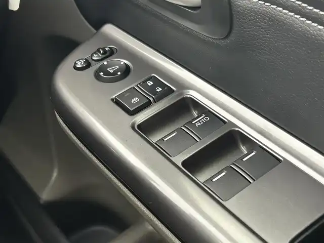 ホンダ フリード ハイブリット EX 千葉県 2016(平28)年 7.7万km ホワイトオーキッドパール 禁煙　/両側電動スライドドア　/シートヒーター　/ＬＥＤヘッドライト/ホンダセンシング/レーダークルーズコントロール　/社外７型ナビ（MDV-D403）/Ｃパッケージ　/Ｓパッケージ　/コンフォートビューパッケージ　/ビルトインＥＴＣ/ワンセグＴＶ　/バックカメラ/カーテンエアバック/リアサンシェード/電動格納サイドミラー/2列目キャプテンシート/アイドリングストップ/ウィンカーミラー/プッシュスタート