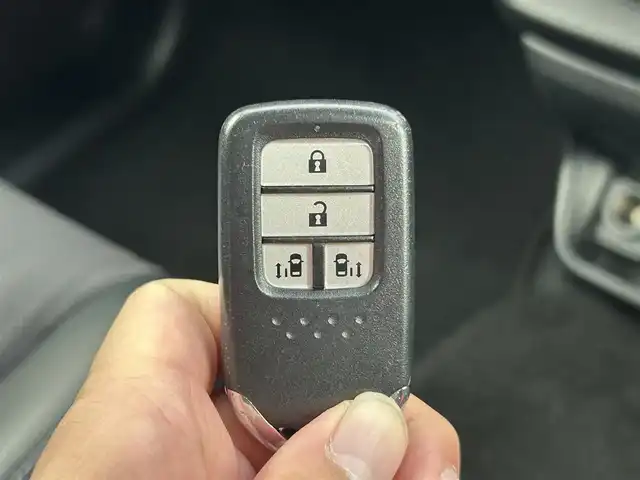 ホンダ フリード ハイブリット EX 千葉県 2016(平28)年 7.7万km ホワイトオーキッドパール 禁煙　/両側電動スライドドア　/シートヒーター　/ＬＥＤヘッドライト/ホンダセンシング/レーダークルーズコントロール　/社外７型ナビ（MDV-D403）/Ｃパッケージ　/Ｓパッケージ　/コンフォートビューパッケージ　/ビルトインＥＴＣ/ワンセグＴＶ　/バックカメラ/カーテンエアバック/リアサンシェード/電動格納サイドミラー/2列目キャプテンシート/アイドリングストップ/ウィンカーミラー/プッシュスタート