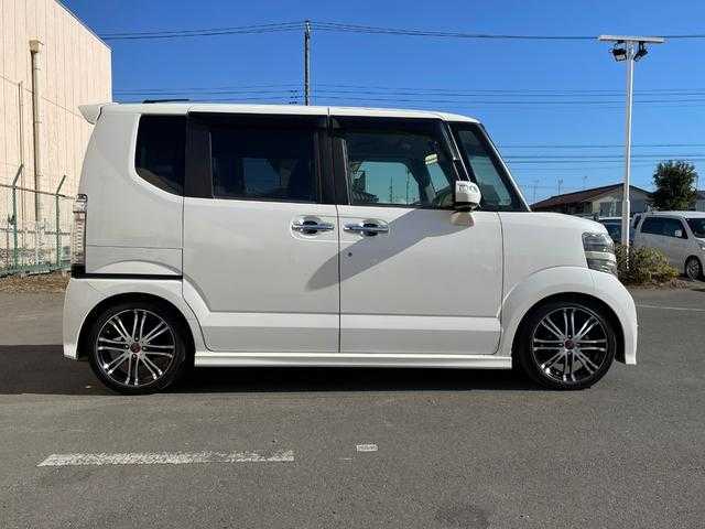 ホンダ Ｎ ＢＯＸ カスタム ターボ SSパッケージ 東京都 2014(平26)年 5.4万km プレミアムホワイトパール 純正ナビ/両側パワースライドドア/車高調/HIDヘッドライト/スマートキー/シートヒーター/シティブレーキアクティブシステム/フルセグTV/Bluetoothオーディオ/CD/DVD再生/オートライト/オートエアコン