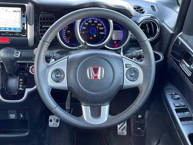 ホンダ Ｎ ＢＯＸ カスタム ターボ SSパッケージ 東京都 2014(平26)年 5.4万km プレミアムホワイトパール 純正ナビ/両側パワースライドドア/車高調/HIDヘッドライト/スマートキー/シートヒーター/シティブレーキアクティブシステム/フルセグTV/Bluetoothオーディオ/CD/DVD再生/オートライト/オートエアコン