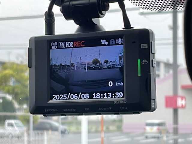 トヨタ ヴォクシー ハイブリッド S－Z 山口県 2023(令5)年 5.3万km アティチュードブラックマイカ ワンオーナー/純正メモリナビ/　Bluetooth、CD、DVD、HDMI、フルセグテレビ/両側パワースライドドア/バックカメラ/フリップダウンモニター/前後ドライブレコーダー【DC-DR652】/ビルトインETC2.0/レーダークルーズコントロール/電動リアゲート/ステアリングスイッチ/ステアリングホールド/AC100V×２/タイプC充電口×２/アイドリングストップ/スマートキー/スペアキー1本/ドアバイザー/ハーフレザーシート/シートヒーター【D＋N+2列目】/純正17インチアルミホイール/レーンキープアシスト/ブラインドスポットアシスト/パーキングアシスト/コーナーセンサー/プリクラッシュセーフティ