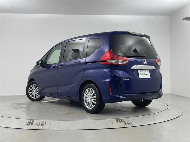 ホンダ フリード G ホンダセンシング 埼玉県 2018(平30)年 4万km コバルトブルーパール ●純正ナビ/(フルセグ/CD/DVD/Bluetooth)/(VXM-185VFi)/●レーダークルーズコントロール/●衝突被害軽減システム/●レーンキープアシスト/●バックカメラ/●フリップダウンモニター/●前方ドライブレコーダー/●ステアリングスイッチ/●ETC/●電動格納ウィンカーミラー/●レベライザー/●プッシュスタート/●スマートキー/●シートカバー/●社外アルミホイール/(SPORTVENAD)/●サマータイヤ4本付/●W＋SRS＋ABS/●保証書/●取扱説明書